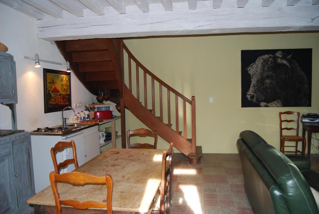 La Tour Bed & Breakfast Marcilly-la-Gueurce Dış mekan fotoğraf